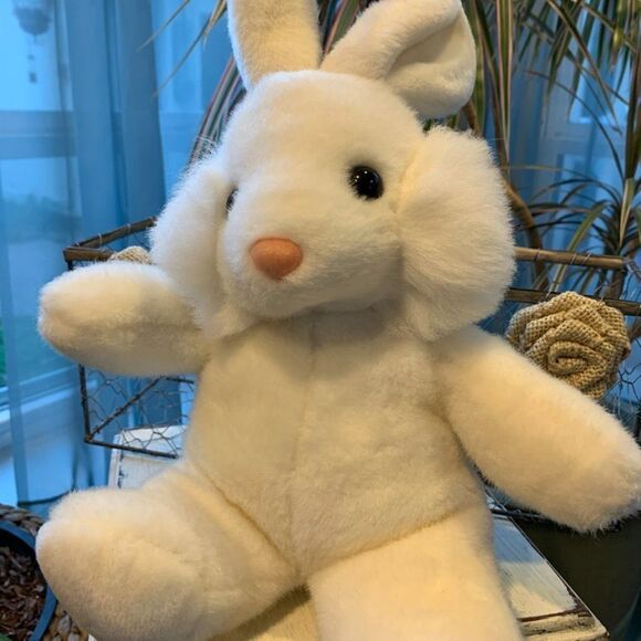 Westcliff Collection Scarborough NY Bunny - Picture 1 of 5